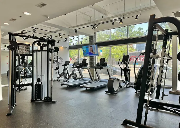 Gym Garage Parking Balcony Sleeps 6 *
