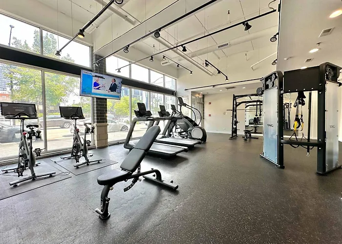 Gym Garage Parking Balcony Sleeps 6 Чикаго
